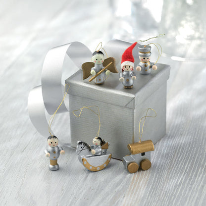 6 wooden Christmas tree hangers